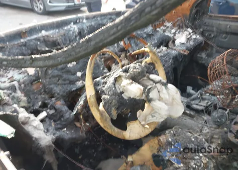 2017 Nissan Pathfinder Platinum/S/Sl/Sv z USA, uszkodzony, nr VIN 5N1DR2MN3HC605659